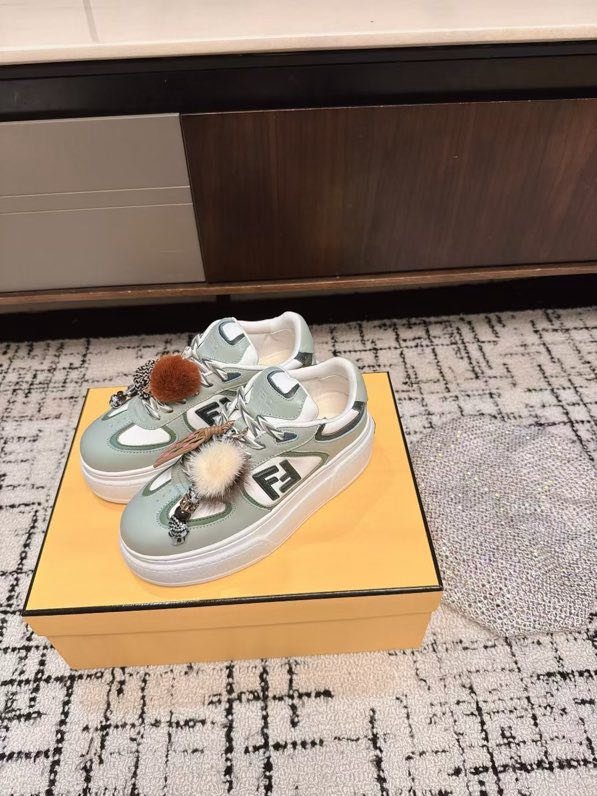 Кроссовки на высокой подошве фото 5