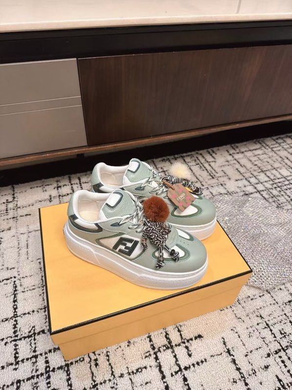 Кроссовки на высокой подошве фото 6