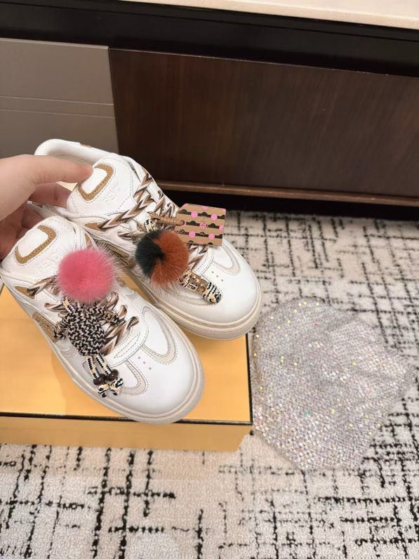 Кроссовки на высокой подошве фото 6