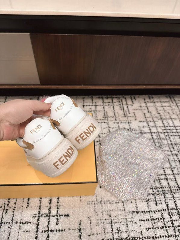 Кроссовки на высокой подошве фото 7