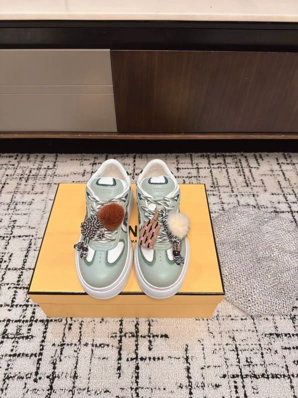 Кроссовки на высокой подошве фото 9