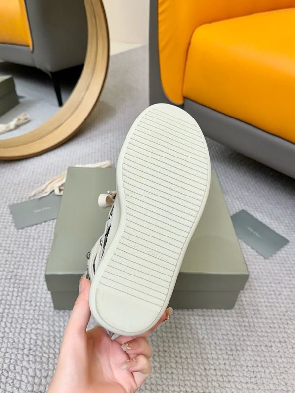 Sneakers on high soled фото 9