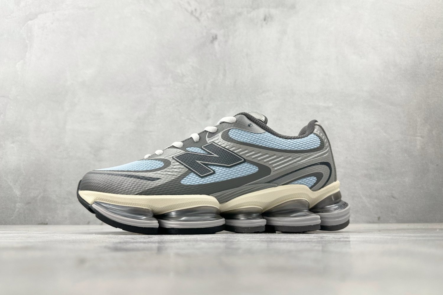 Кроссовки NB2000