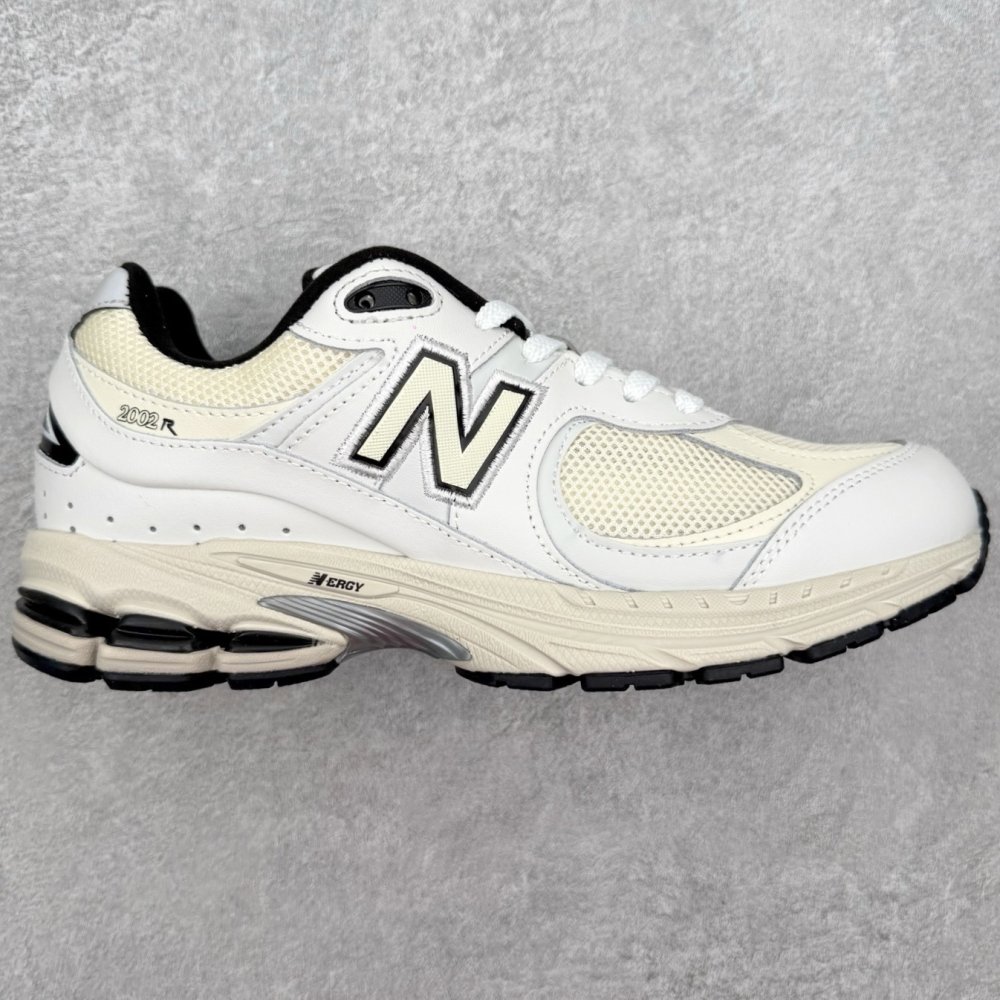 Кроссовки NB2002