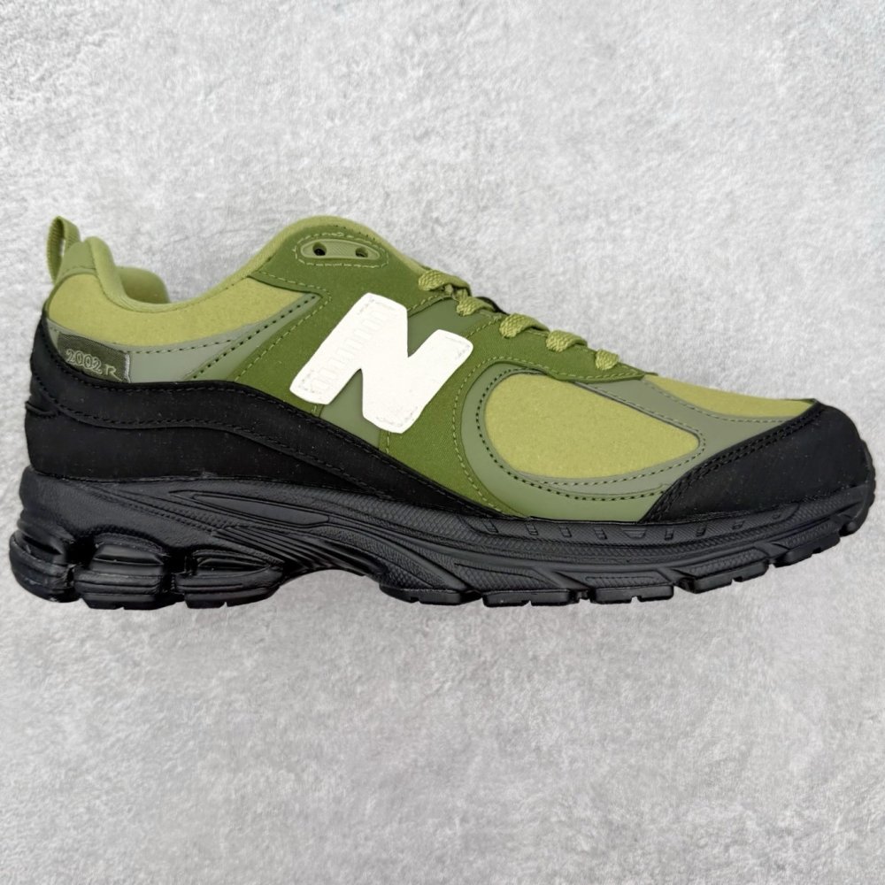 Кроссовки NB2002