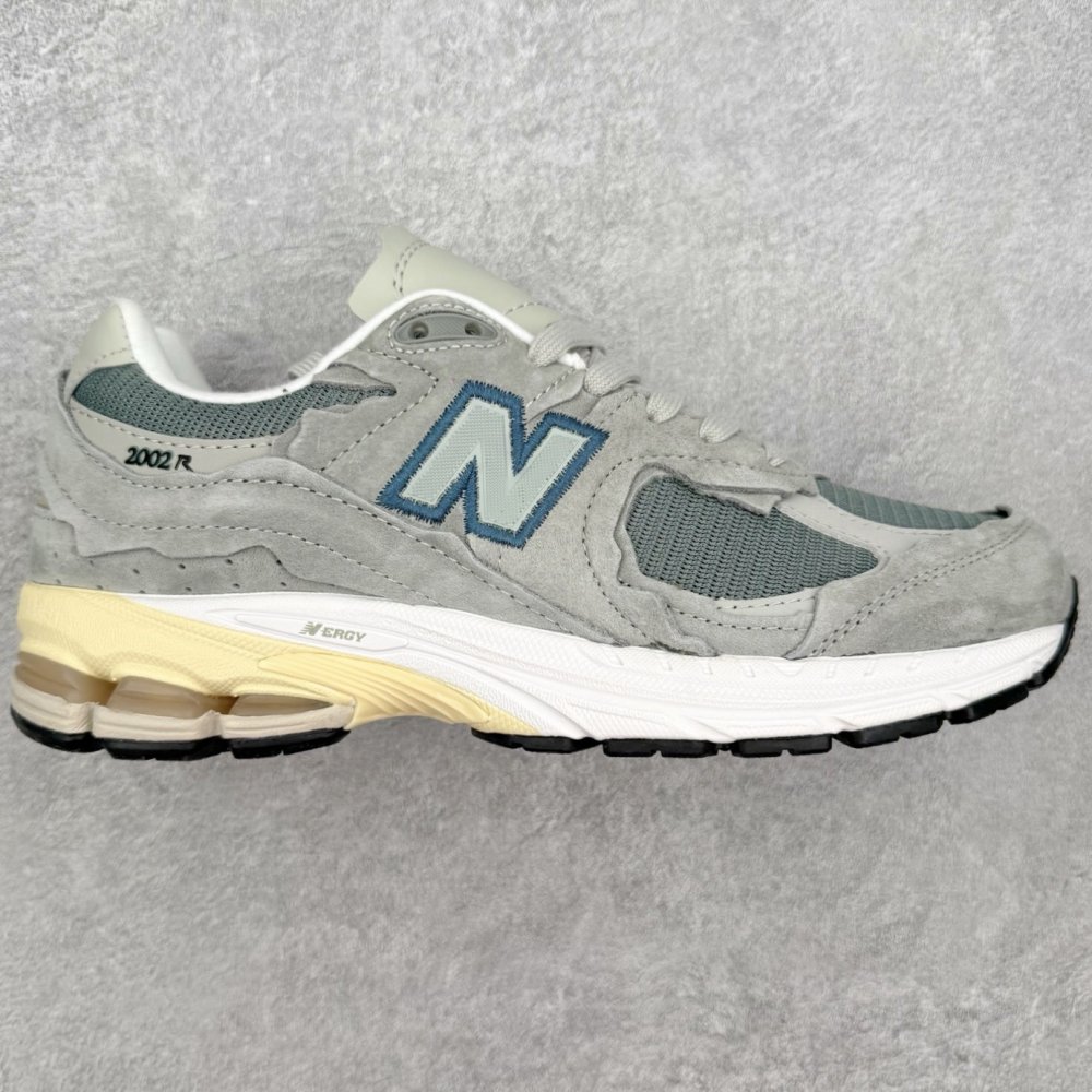 Кроссовки NB2002