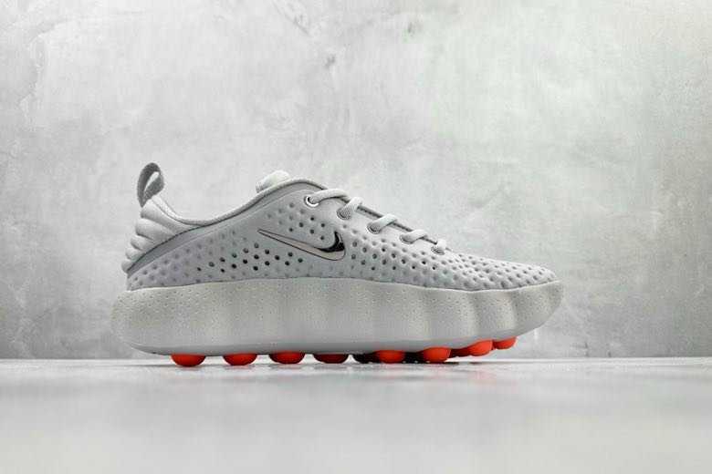 Кроссовки Nike Mind 002