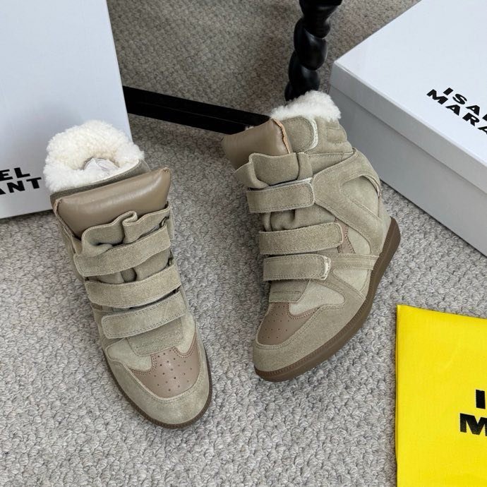 Кроссовки с мехом на танкетке фото 2