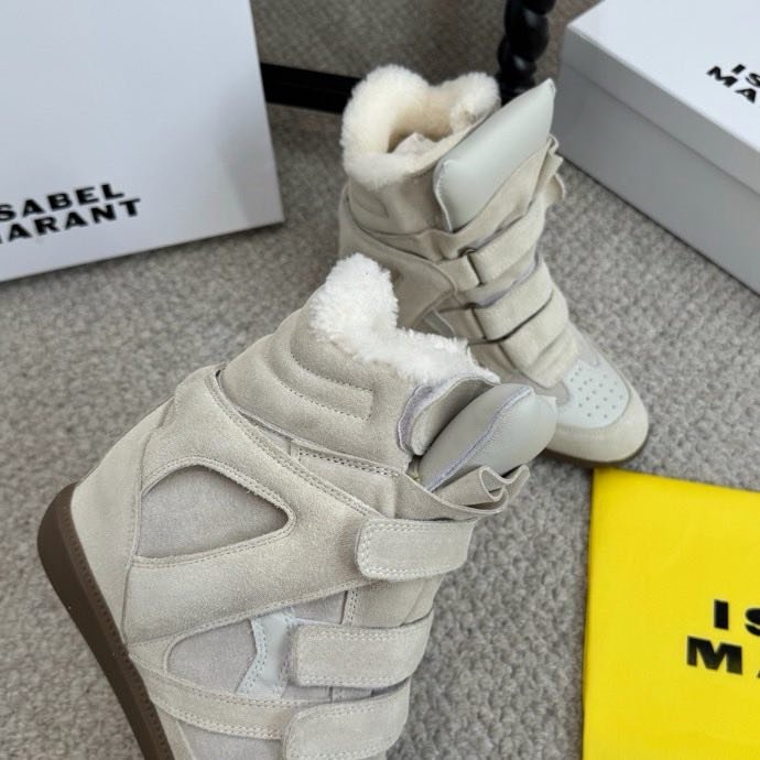 Кроссовки с мехом на танкетке фото 3