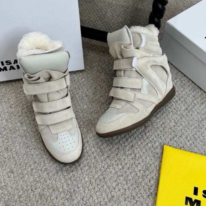 Кроссовки с мехом на танкетке фото 6