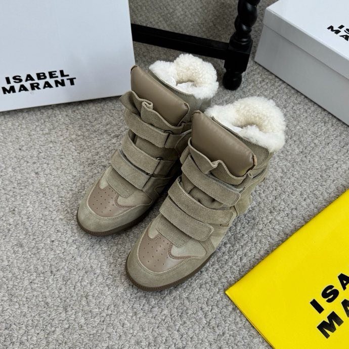 Кроссовки с мехом на танкетке фото 6