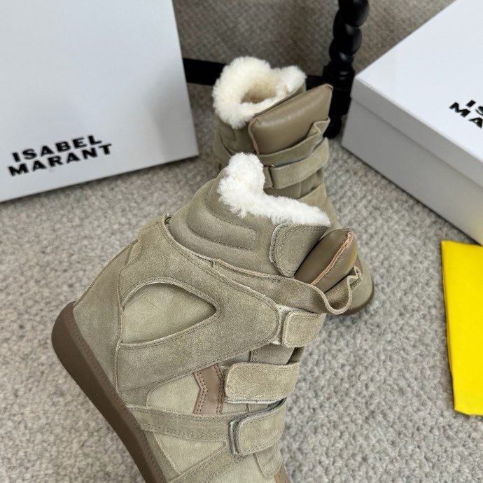 Кроссовки с мехом на танкетке фото 7