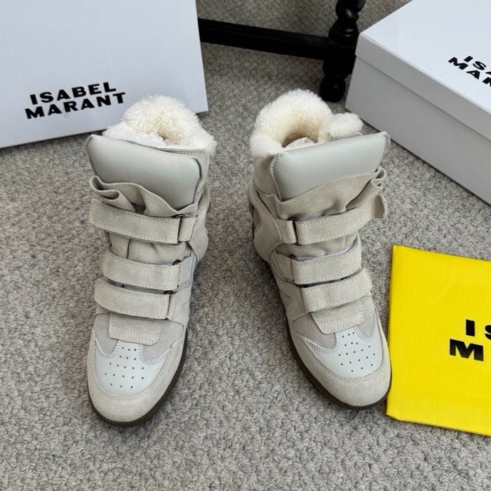 Кроссовки с мехом на танкетке фото 8