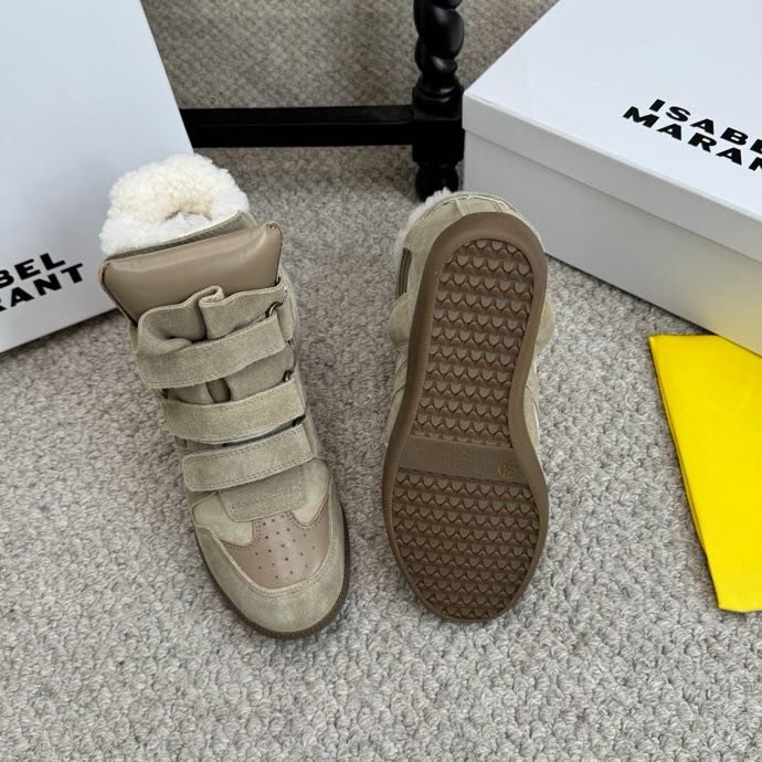 Кроссовки с мехом на танкетке фото 8