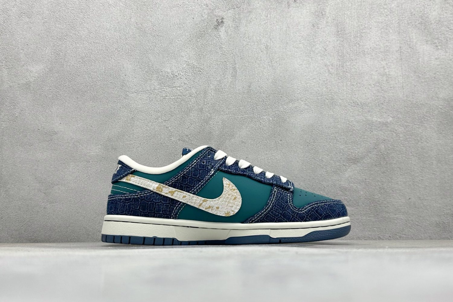 Sneakers SB Dunk Low x Stussy фото 2