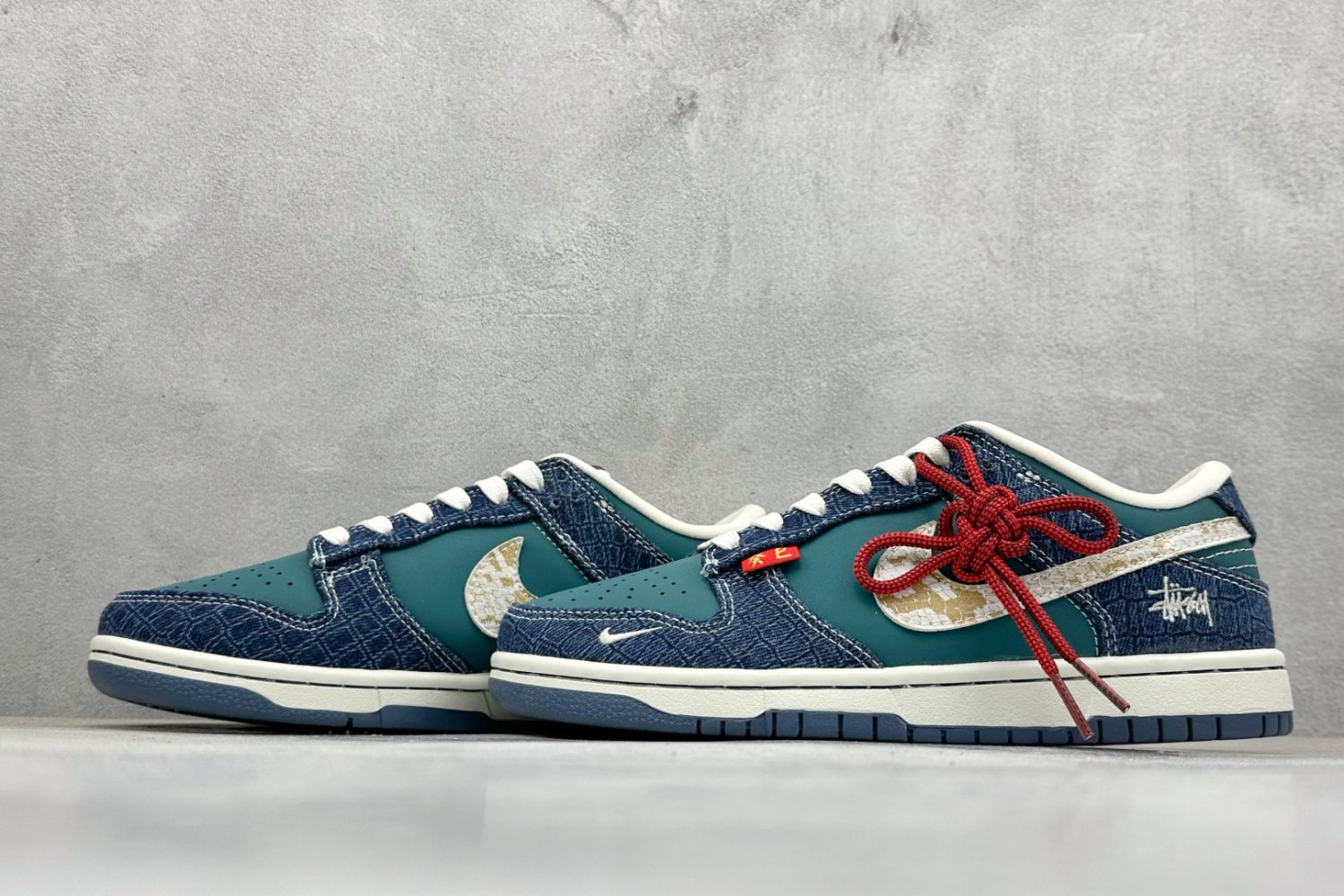Sneakers SB Dunk Low x Stussy фото 5