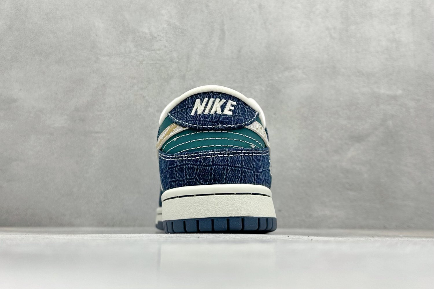 Sneakers SB Dunk Low x Stussy фото 6