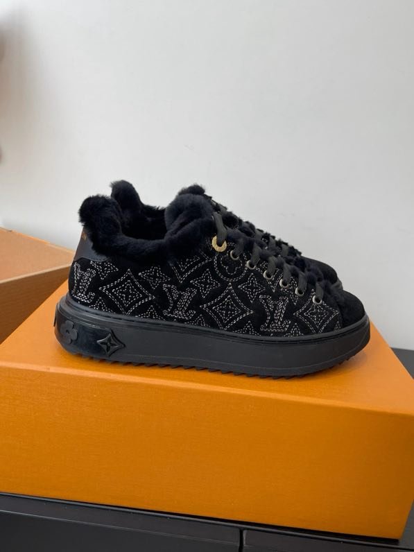 Sneakers Time Out on fur winter