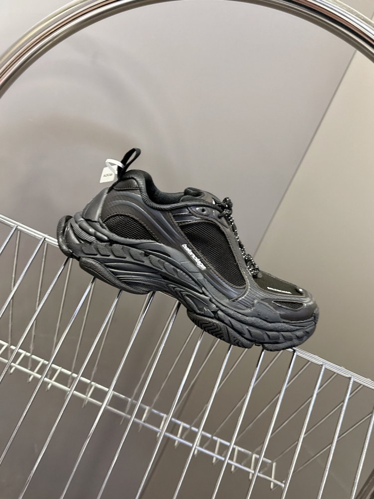 Кроссовки Triple S.2