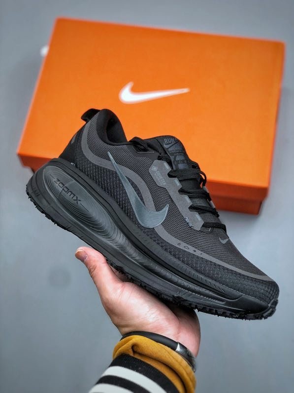 Кроссовки VOMERO 18 GTX HQ7001-001