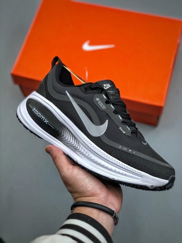 Кроссовки VOMERO 18 GTX HQ7001-002