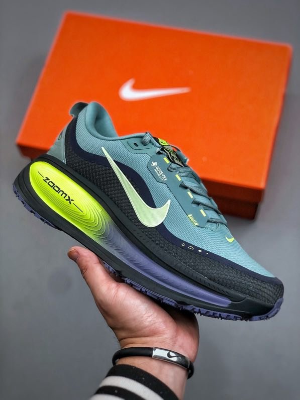 Кроссовки VOMERO 18 GTX HQ7001-300