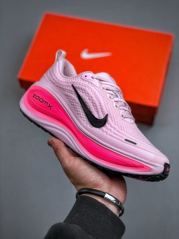 Кроссовки VOMERO PLUS HV8150-602