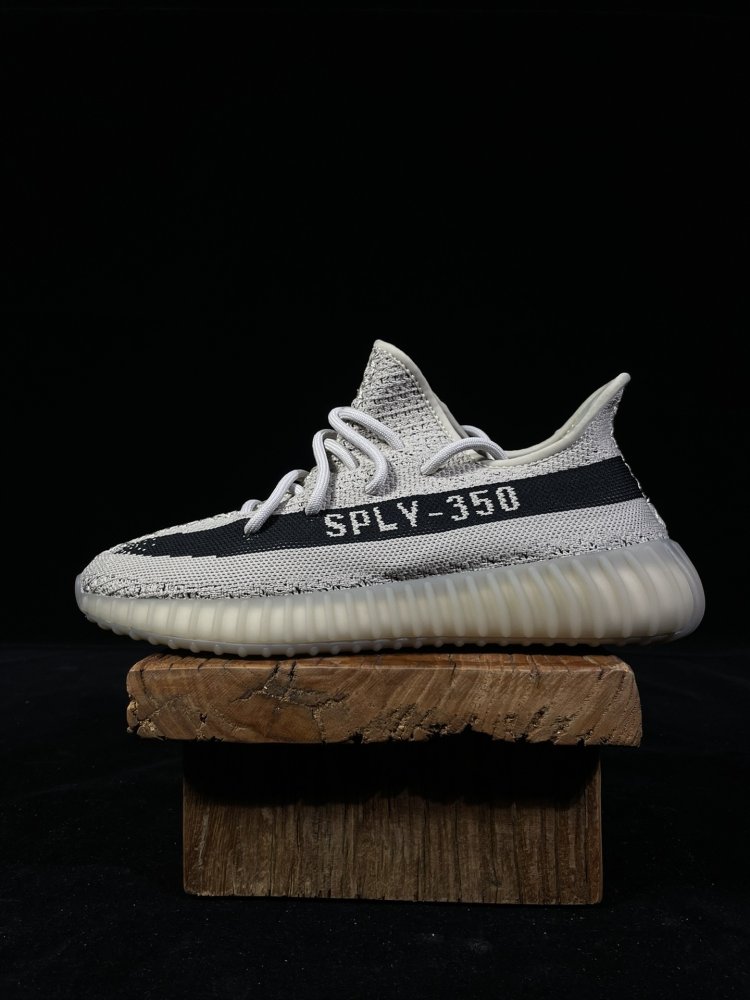 Кроссовки Yeezy 350 V2