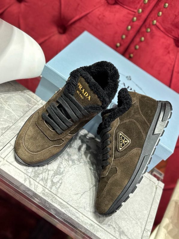 Кроссовки замшевые зимние