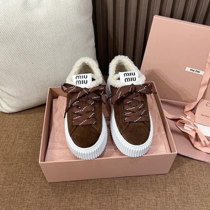 Кроссовки женские на меху