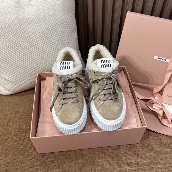 Кросівки жіночі на хутрі