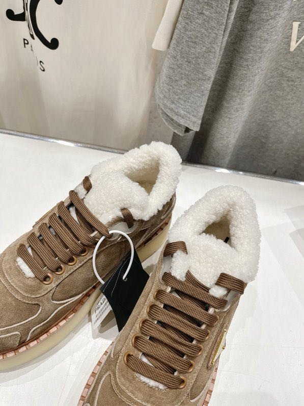 Кроссовки женские на меху фото 4