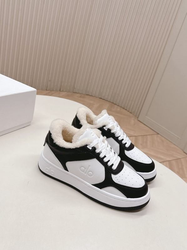 Кроссовки женские на меху фото 4