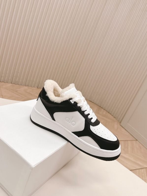 Кроссовки женские на меху фото 5