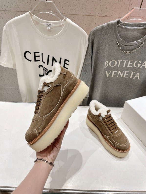 Кроссовки женские на меху фото 6