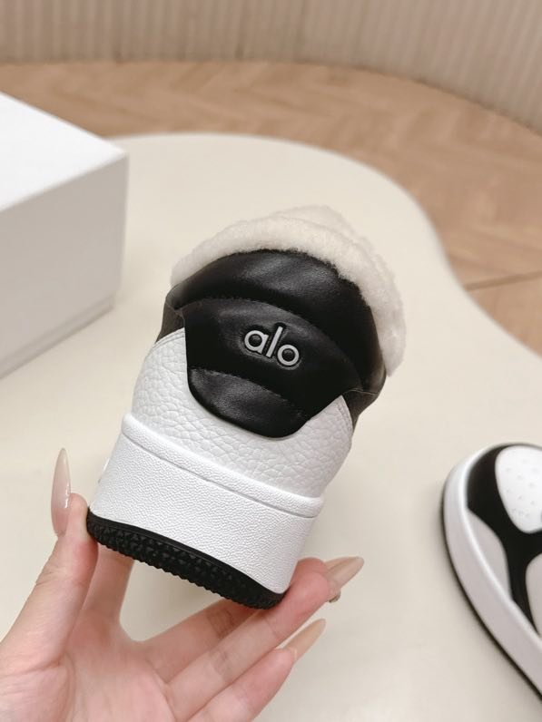 Кроссовки женские на меху фото 6