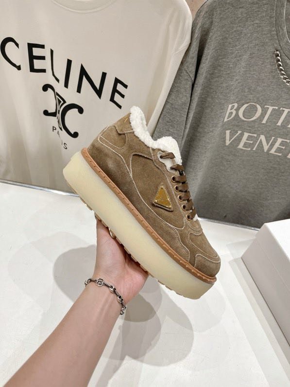 Кроссовки женские на меху фото 7