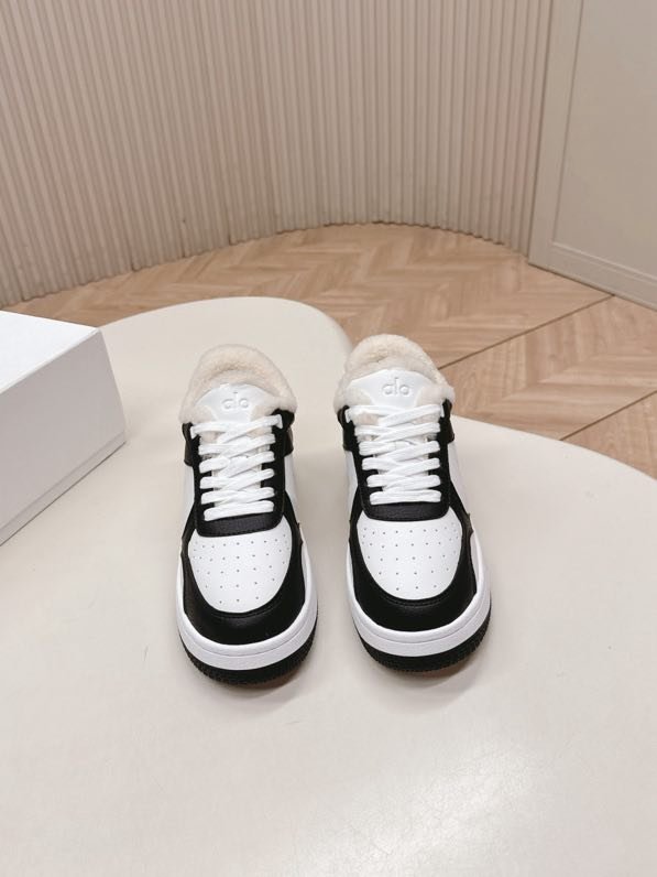 Кроссовки женские на меху фото 7