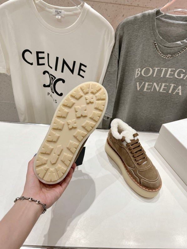 Кроссовки женские на меху фото 8