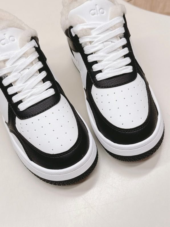 Кроссовки женские на меху фото 8