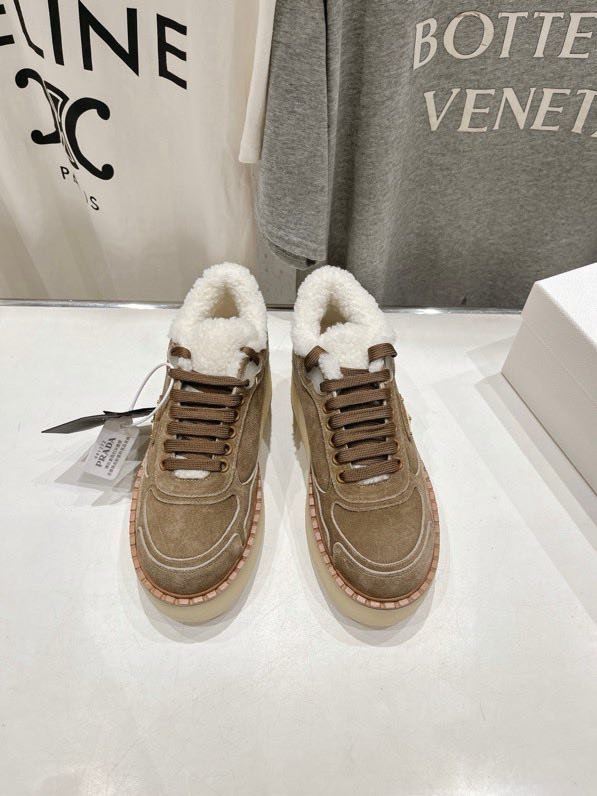 Кроссовки женские на меху фото 9