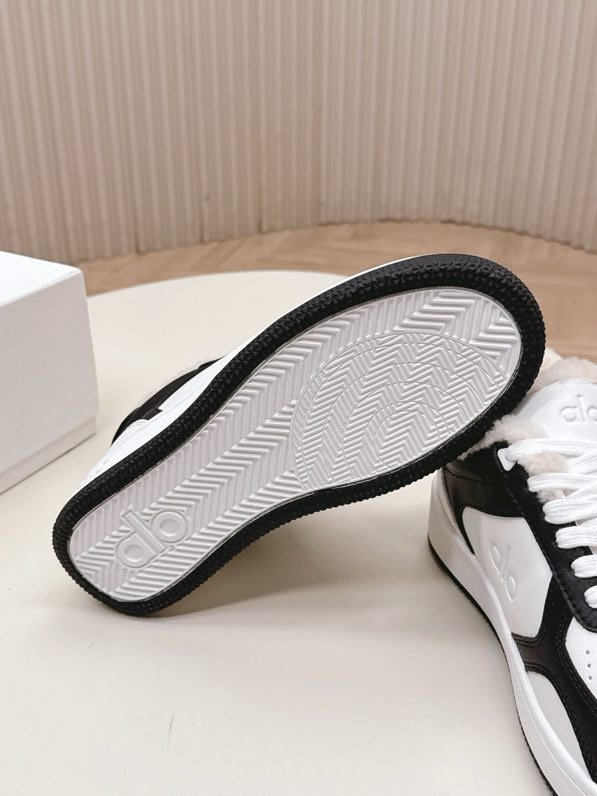 Кроссовки женские на меху фото 9