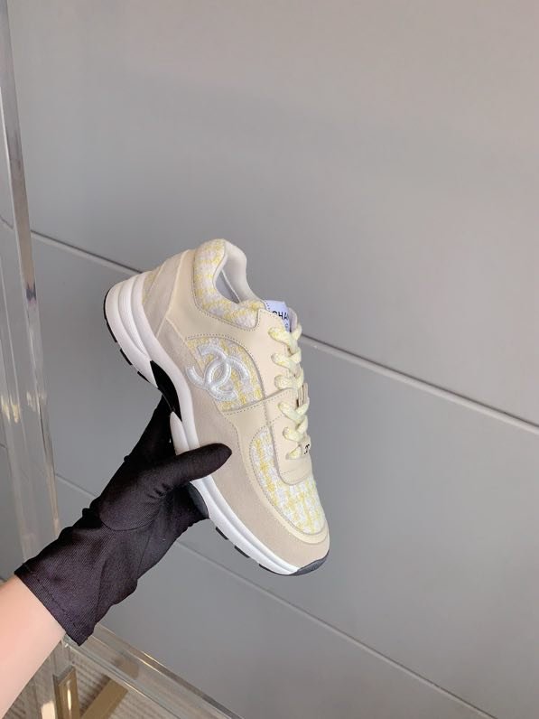 Кроссовки женские