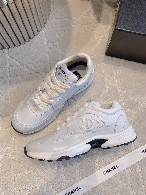 Кроссовки женские