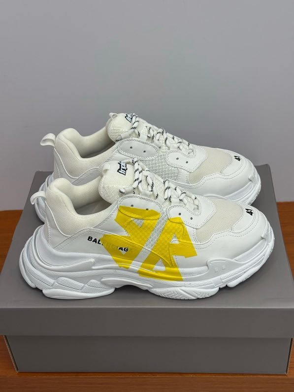 Кроссовки женские