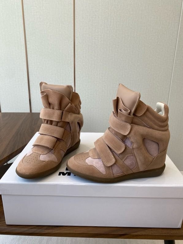 Кроссовки женские