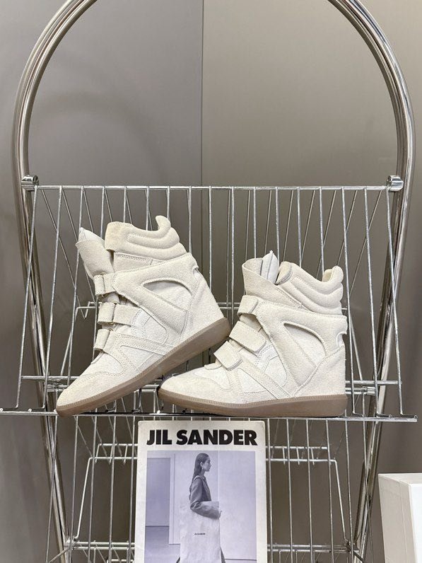 Кроссовки женские