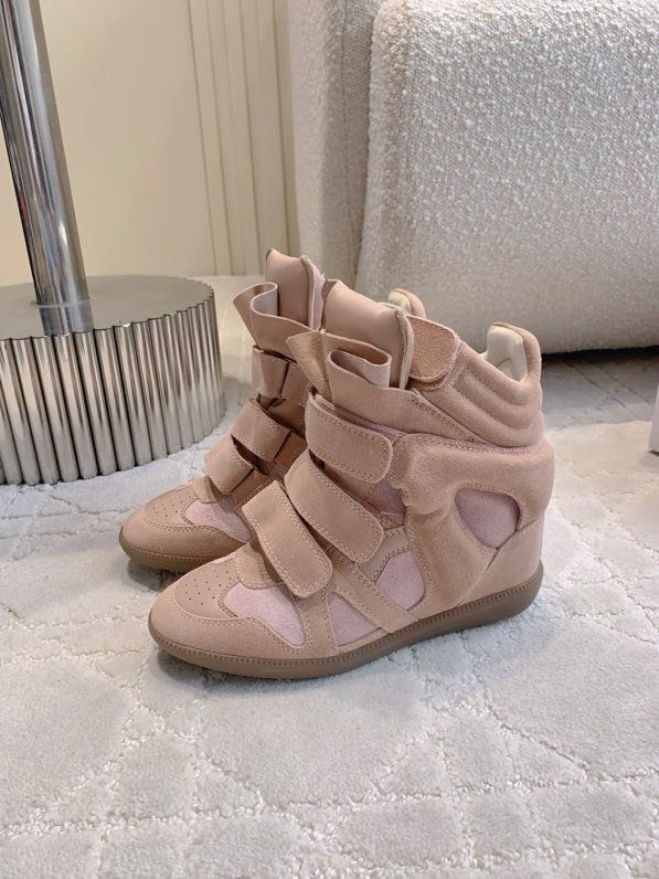 Кроссовки женские