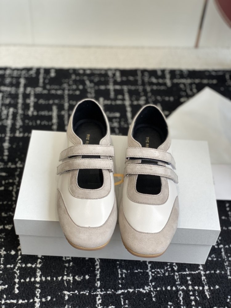 Кроссовки женские