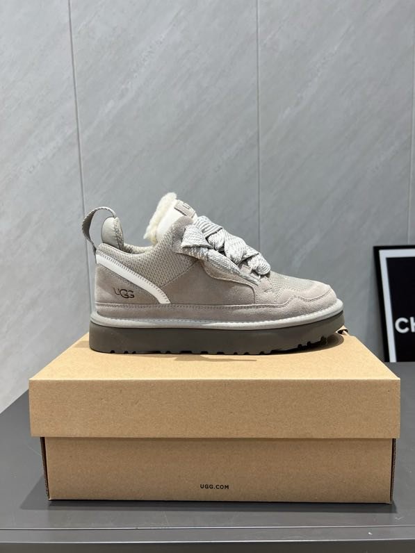 Кроссовки женские